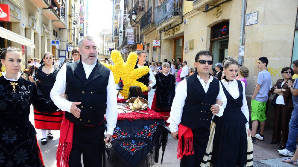 El Domingo de Calderas los sorianos se vistieron con sus mejores galas. / ÁLVARO MARTÍNEZ-