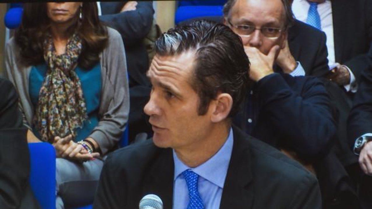 Iñaki Urdangarin comparece como acusado ante el tribunal de la Audiencia de Palma en el juicio del 'caso Nóos'.-Cati Cladera / EFE