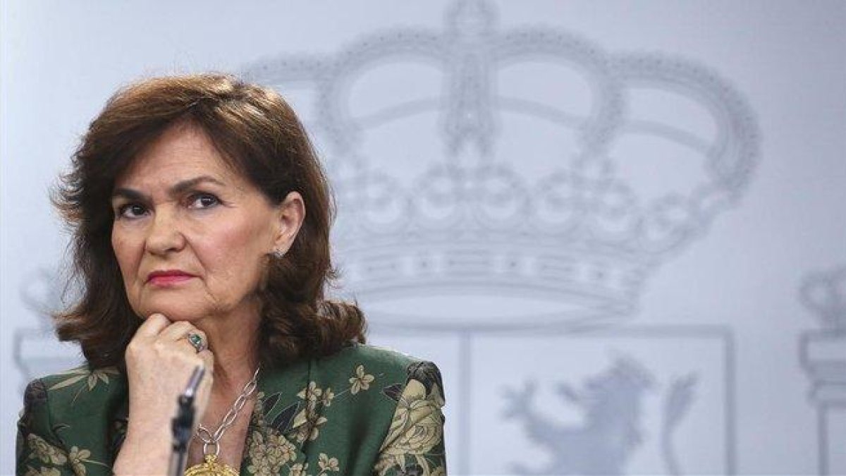 La vicepresidenta, Carmen Calvo, tras un Consejo de Ministros.-DAVID CASTRO