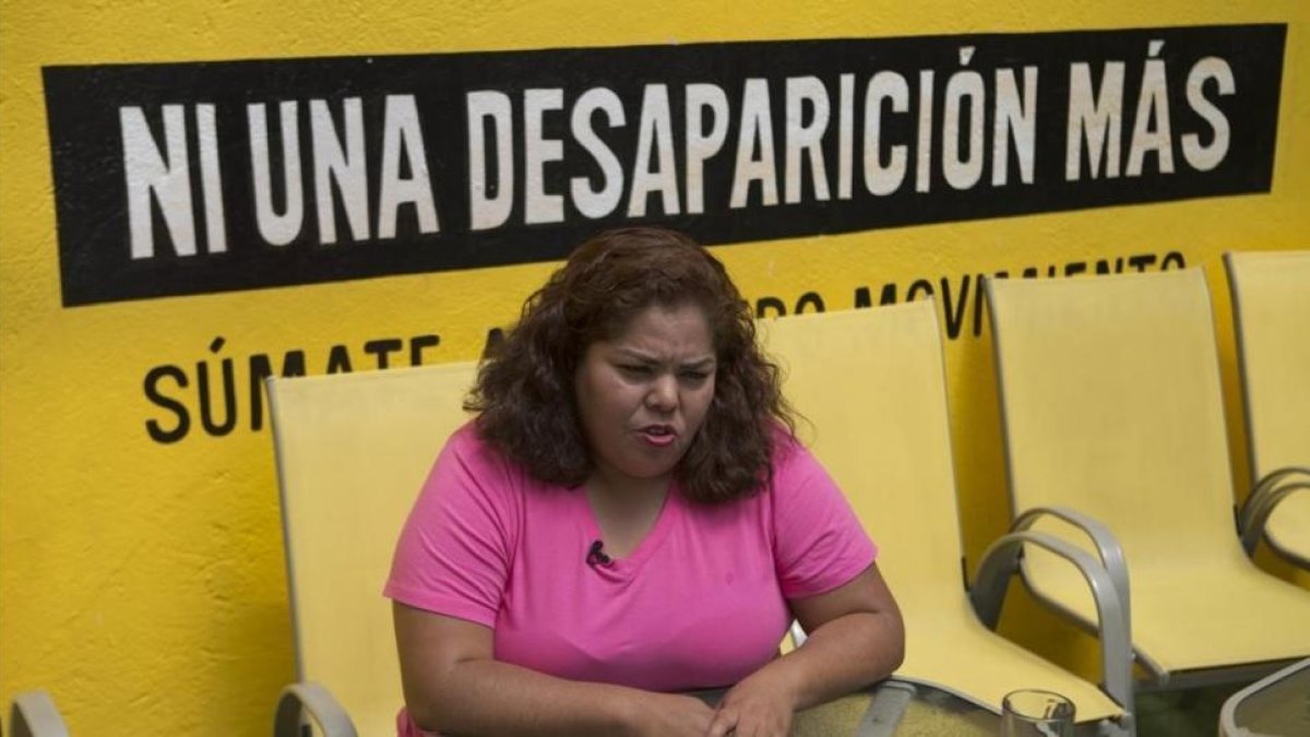 Una de las mujeres que dio testimonio para el informe de Amnistía Internacional durante una rueda de prensa en el 2012.-EDUARDO VERDUGO