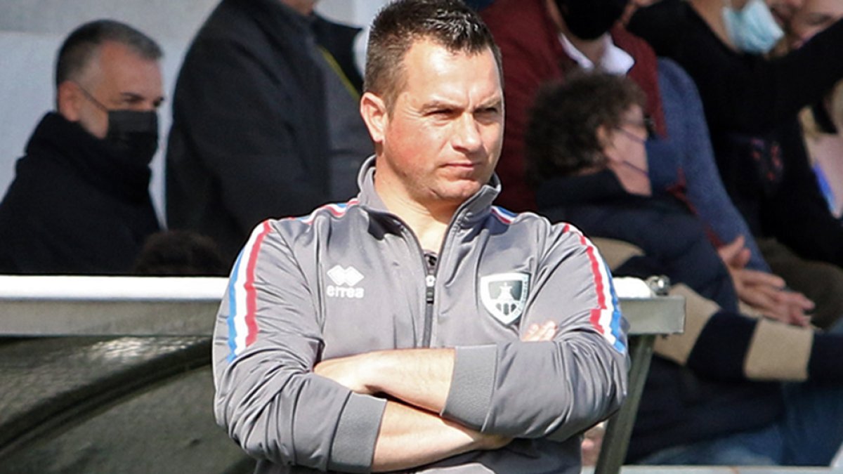 Diego Martínez, técnico del Numancia. MARIO TEJEDOR