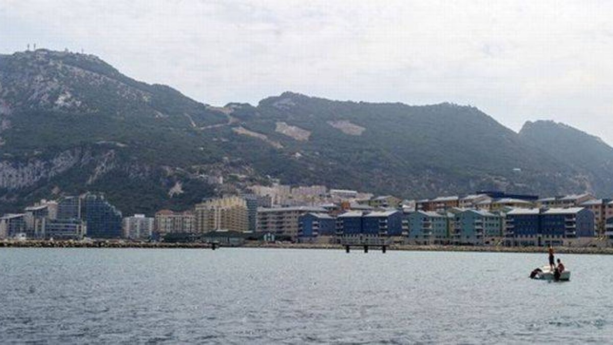 Vista de la bahía de Algeciras, con el peñón de Gibraltar al fondo.-Foto: AFP / MARCOS MORENO