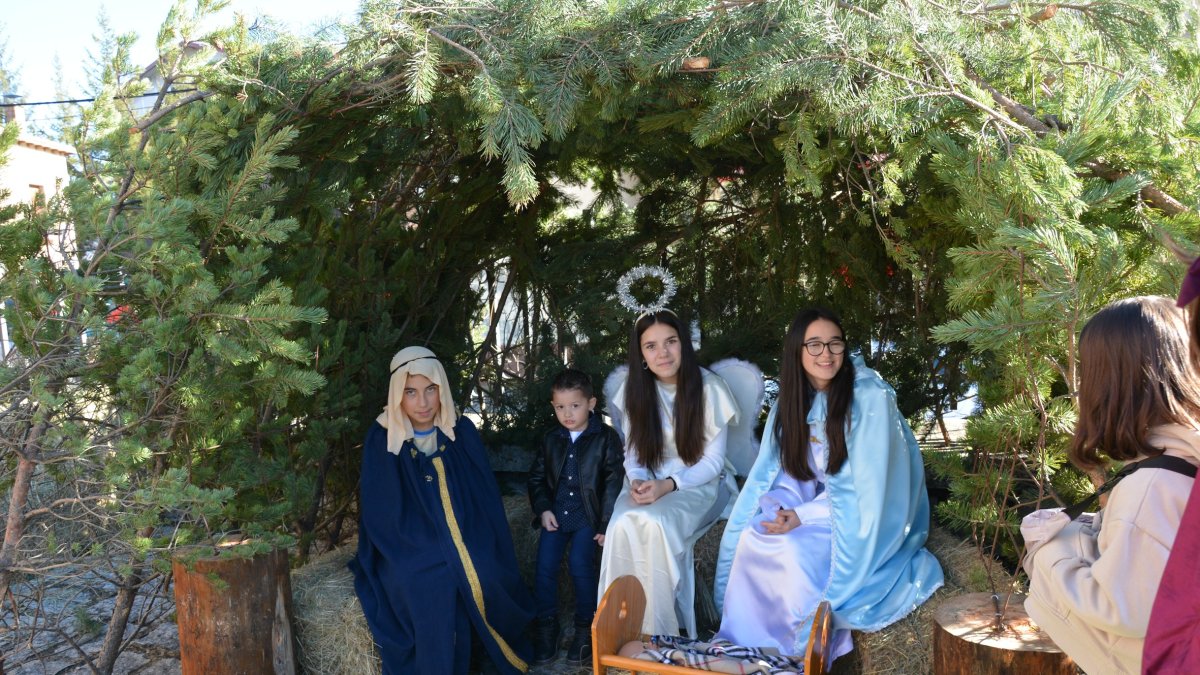 Duruelo de la Sierra, escenario de una entretenida mañana de Nochebuena con un belén viviente.