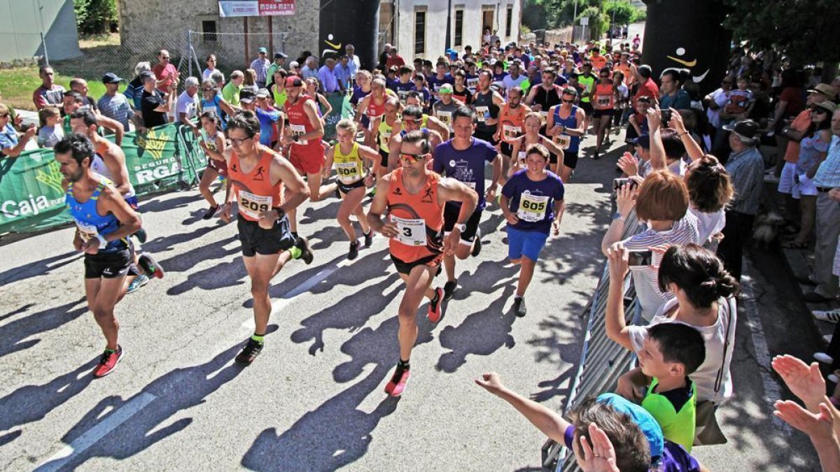 El Cross Popular de Abejar vivió en la mañana de ayer su edición número 40.-Mario Tejedor
