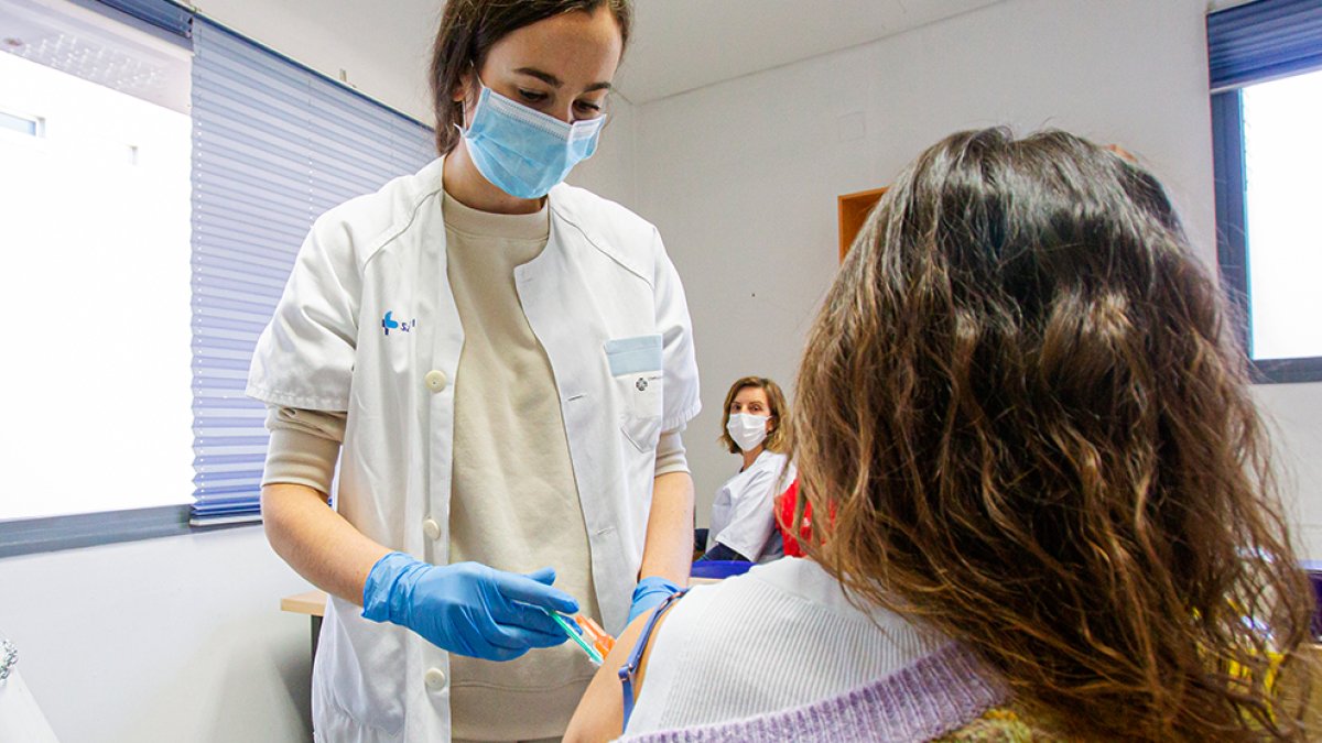 Vacunación en el Hospital Santa Bárbara.-MARIO TEJEDOR
