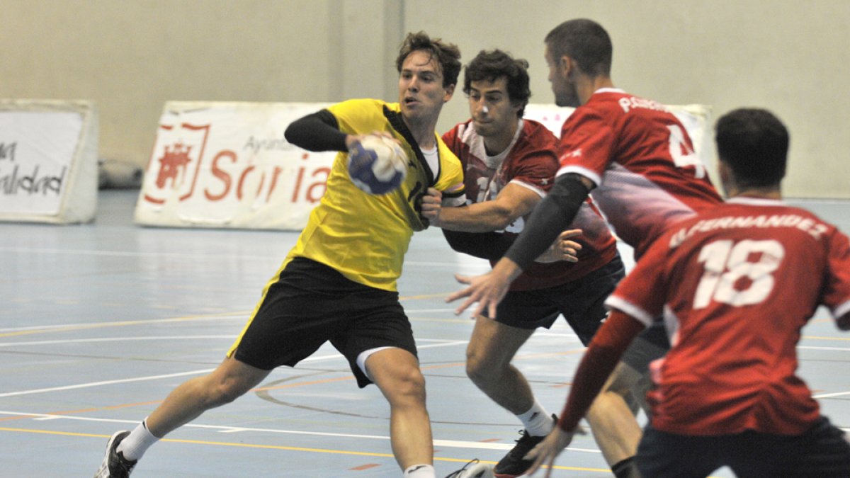 El BM Soria tuvo demasiados altibajos y al final dio por bueno el puntos ante IMQ. VALENTÍN GUISANDE