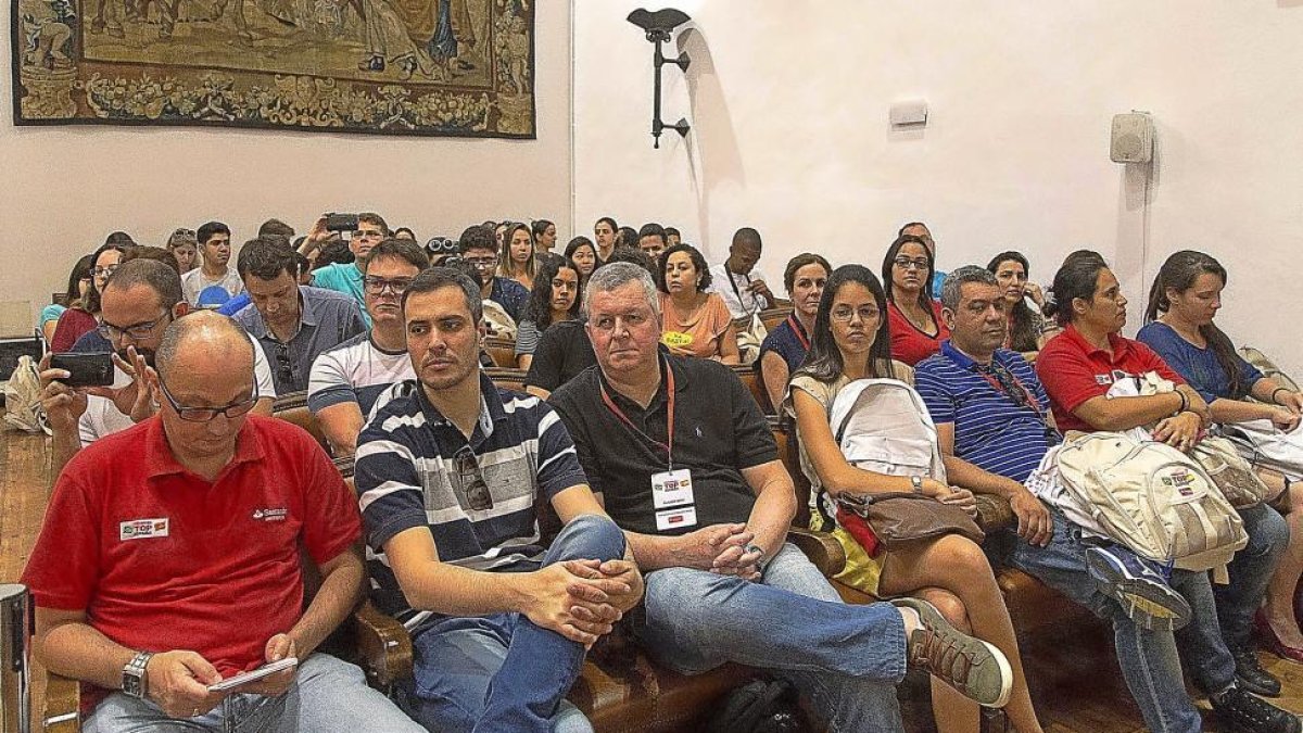 Recibimiento de los alumnos brasileños para el programa Top España.-ICAL