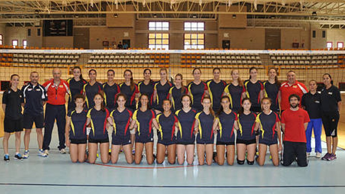 El equipo nacional que dirige Serrato comenzó ayer los entrenamientos. / Valentín Guisande-