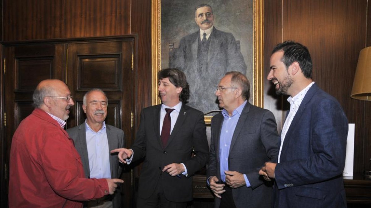 Amancio Martínez, Roberto Coca, Carlos Martínez, José Luis López Cerrón y Ángel Hernández durante la presentación del Nacional.-VALENTÍN GUISANDE