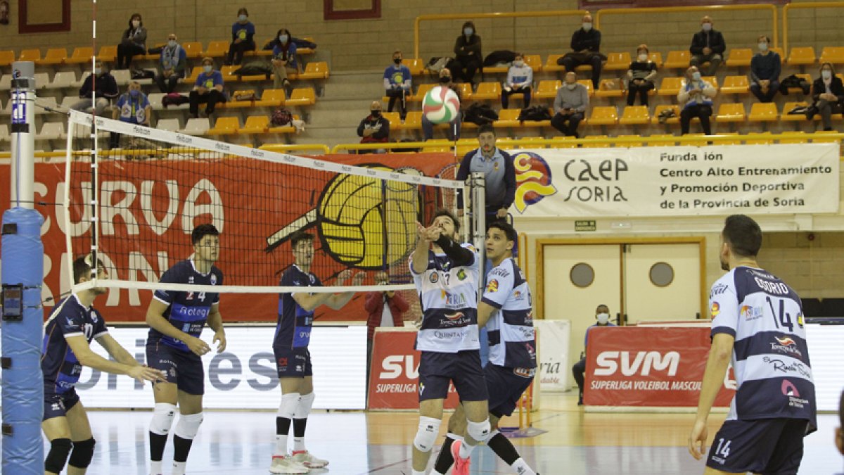 El Río Duero ya sabe lo que es remontar un partido esta temporada tras perder ayer el primer set. LUIS ÁNGEL TEJEDOR