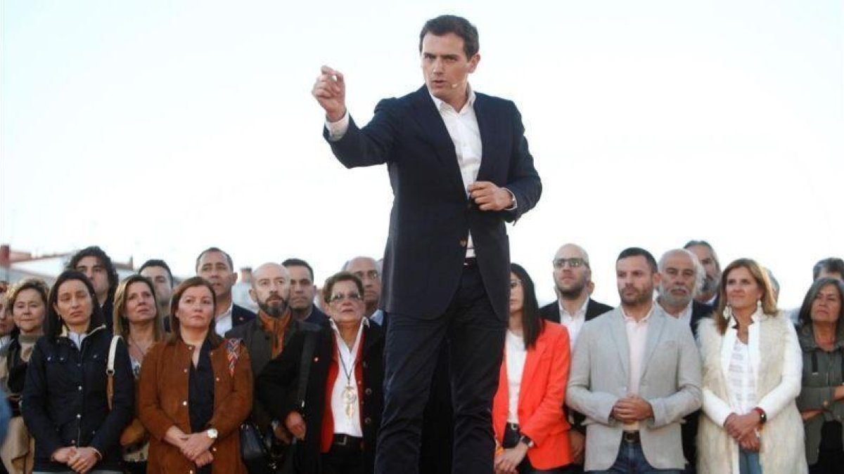 El líder de Cs, Albert Rivera, en un acto de precampaña, este martes, en A Coruña.-EFE / CABALAR