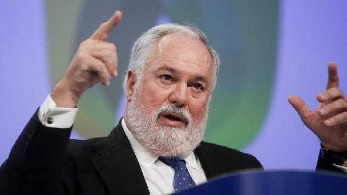 Miguel Arias Cañete, comisario europeo de Acción para el Clima y Energía.-EFE / OLIVIER HOSLET
