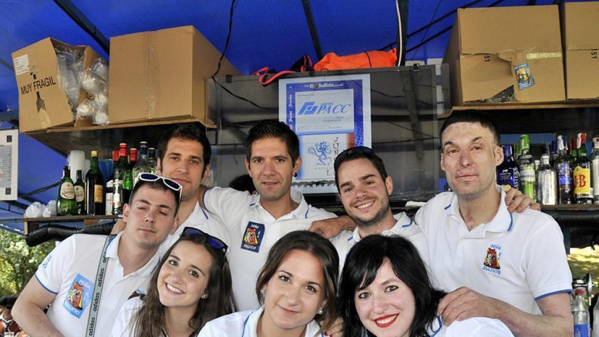 Miembros de la directiva del Bullicio en Valonsdero.-