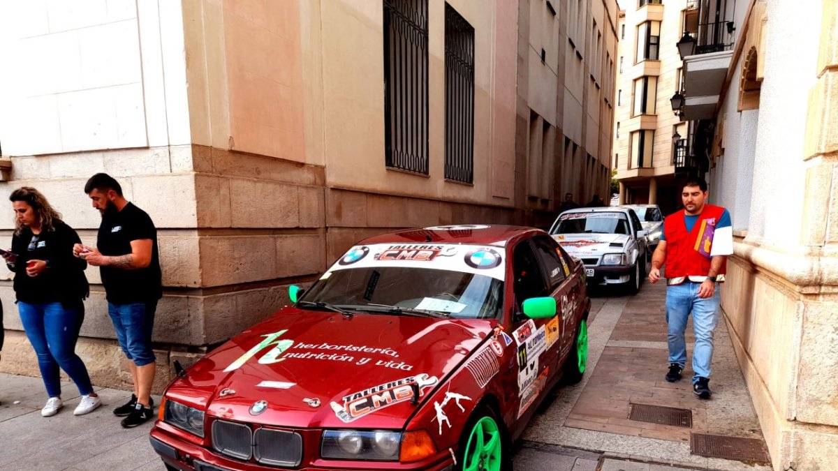 Los coches participantes en la XXIV Subida al Castillo. MARIO TEJEDOR