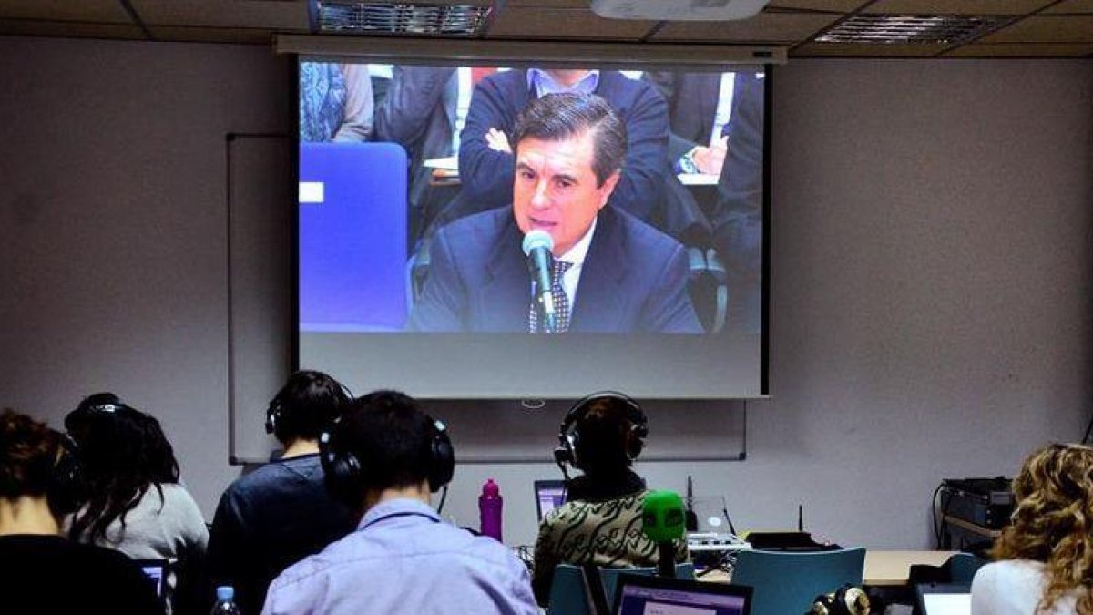 Monitor instalado en la sala de prensa de la sede de la Escuela Balear de la Administración Pública de Palma (EBAP), durante la declaración del expresidente balear Jaume Matas en la cuarta jornada del juicio del caso Nóos, tras señalarle ante el tribunal -EFE