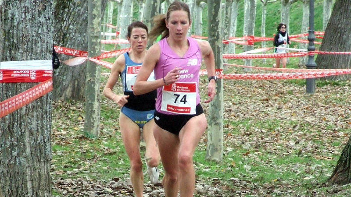 La atleta del CAEP Estela Navascués no está teniendo suerte con las lesiones. / ÁLVARO MARTÍNEZ-