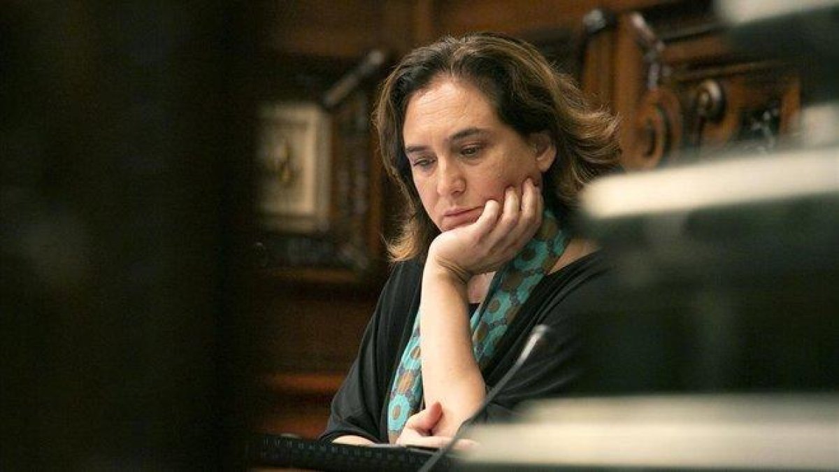 Ada Colau, en un pleno del pasado septiembre.-MAITE CRUZ