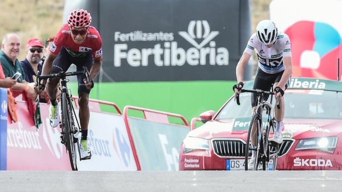 Nairo Quintana y Chris Froome, en la meta de Aitana.-AFP / JOSE JORDAN