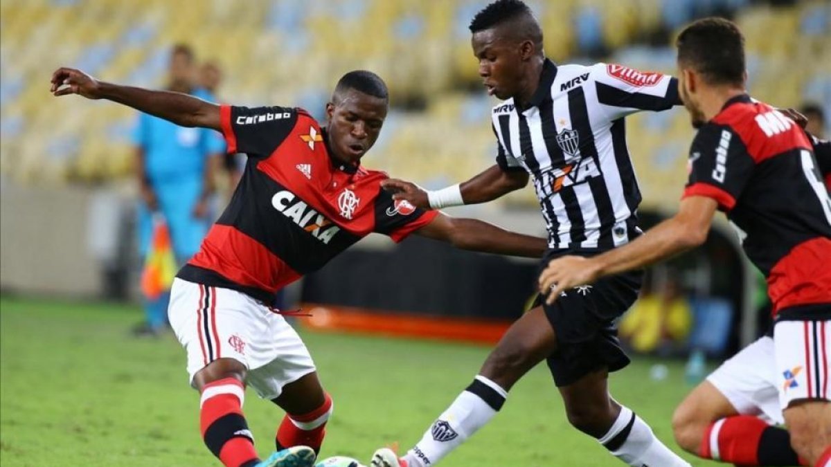 Vinicius Junior, durante su primer partido como profesional contra el Atlético Mineiro.-REUTERS