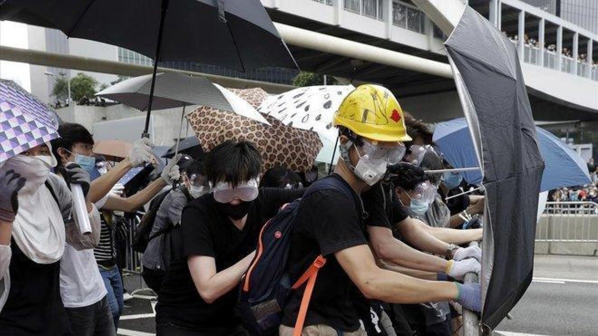 Manifestantes durante las protestas en Hong Kong.-AP / KIN CHEUNG