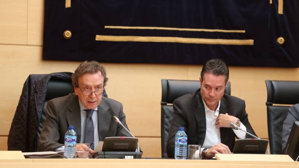 El consejero de la Presidencia, José Antonio de Santiago-Juárez, comparece en Comisión de Hacienda de las Cortes de Castilla y León para detallar los presupuestos de esta Consejería para 2015-Ical