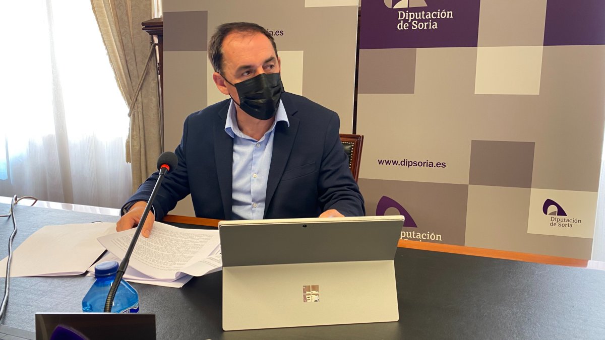 Benito Serrano, ayer en la comparecencia ante los medios.-HDS