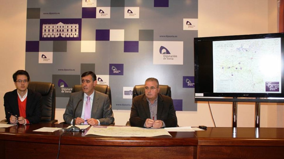 Tomás Cabezón, Antonio Pardo y Fidel Soria en la presentación de los Planes Provinciales y de Carreteras.-DIPUTACIÓN