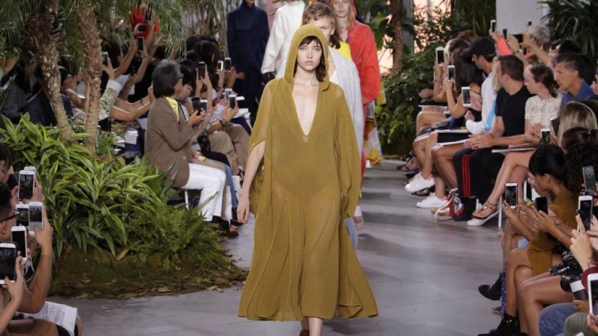 Una modelo desfila por la pasarela en el show de Lacoste durante la semana de la moda en Nueva York-JP Yim / AFP