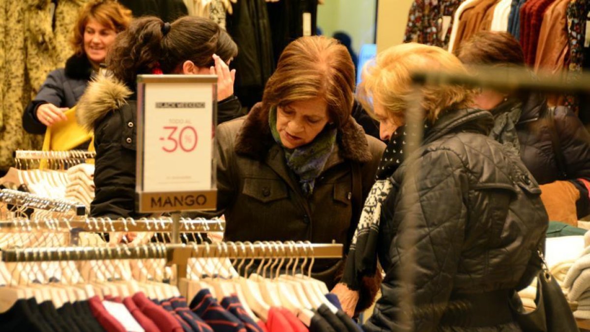 El 'black friday' dinamiza las compras.-Álvaro Martínez