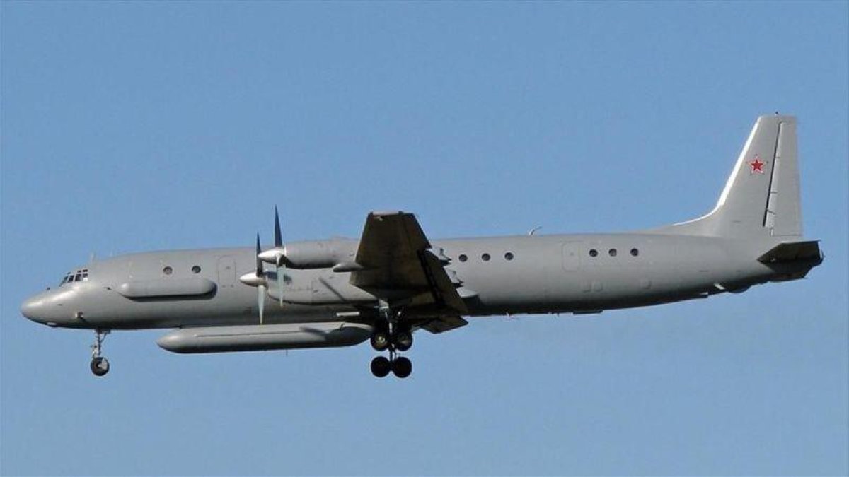 Un avión militar ruso desaparece tras un ataque de cazas israelíes en Siria.-EL PERIÓDICO