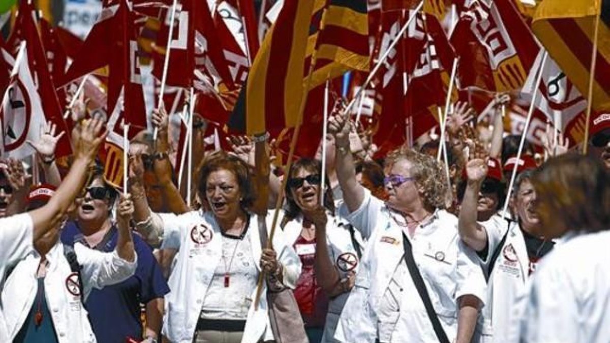 Empleadas de la función pública se manifiestan contra los recortes-RICARD CUGAT
