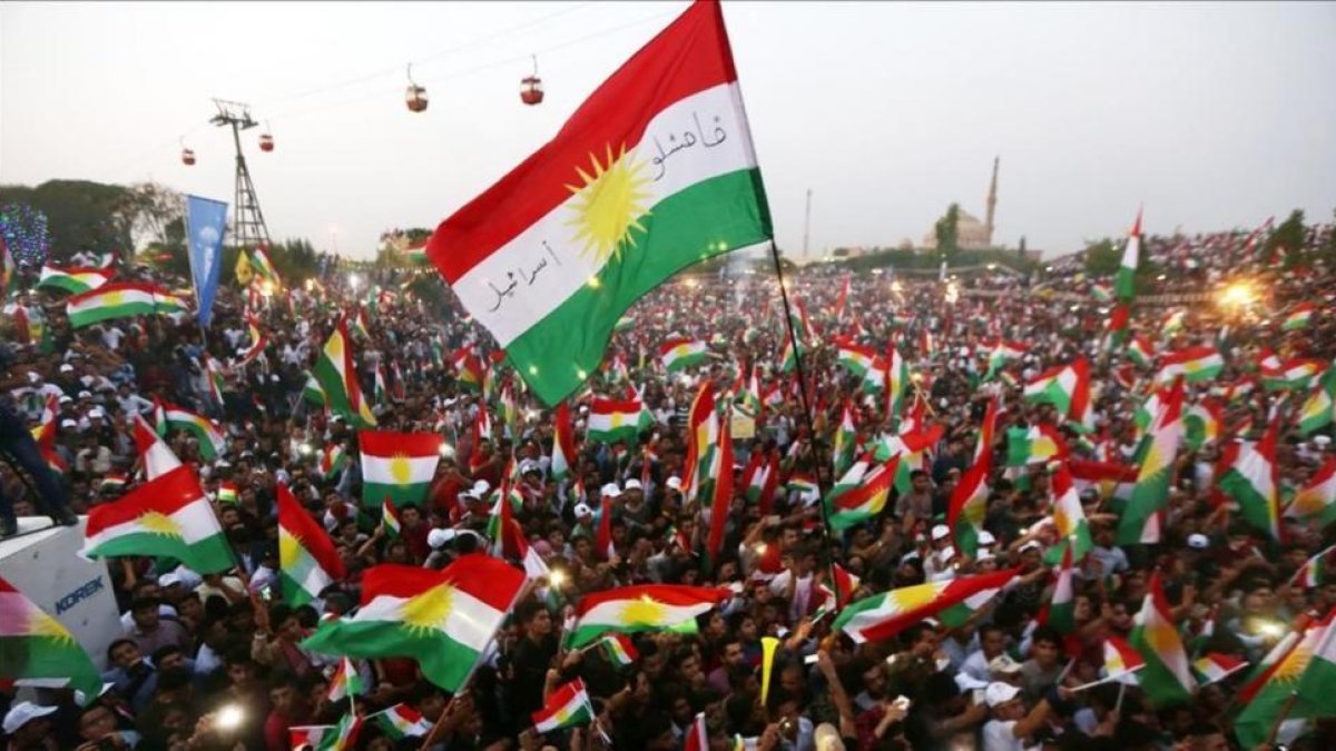 Manifestantes kurdos participan en una manifestación a favor del referéndum del Kurdistán iraquí-SAFIN HAMED / AFP