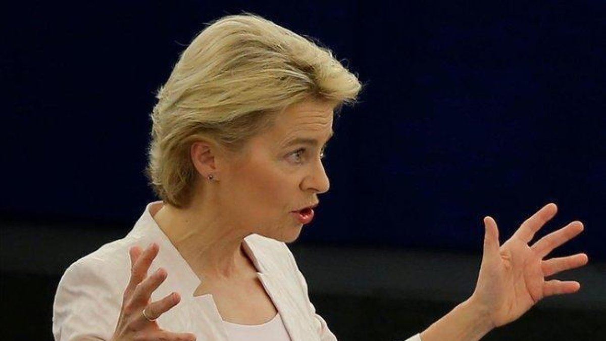 Ursula von der Leyen, candidata a presidir la Comisión Europea, durante un discurso en la Eurocámara.-VINCENT KESSLER