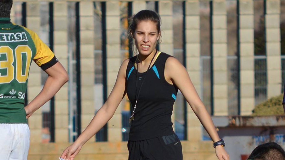 Nora Geriz en el partido que pitó el pasado fin de semana.-Ingenieros