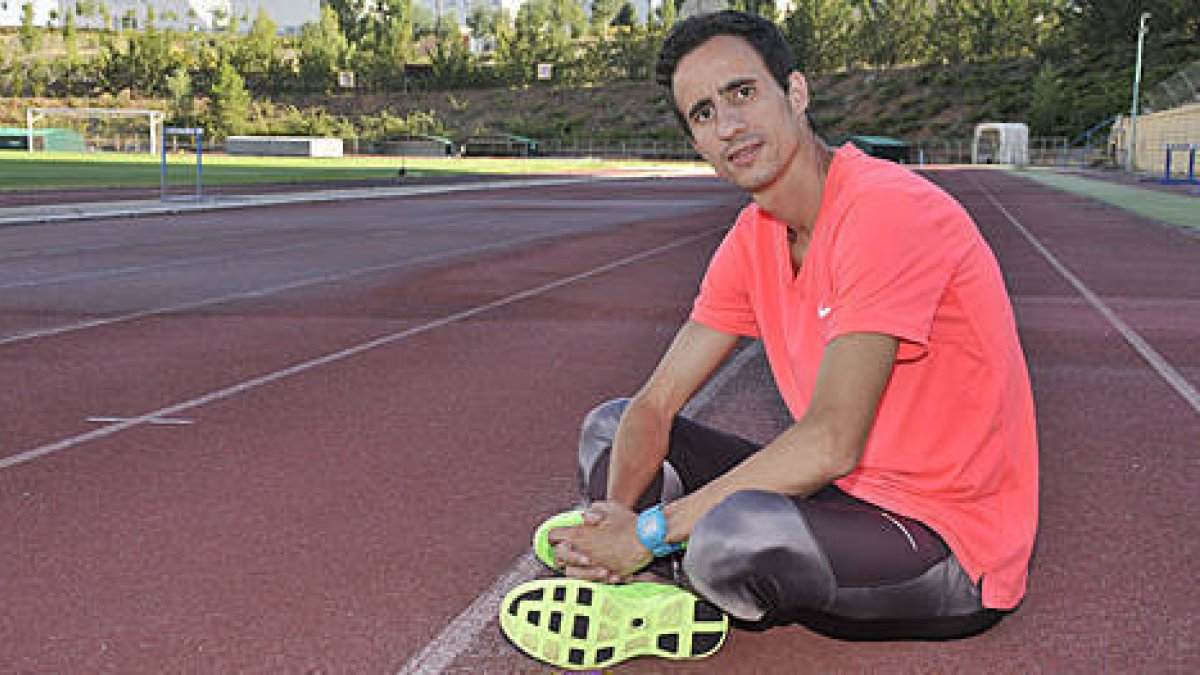 Manuel Olmedo durante el entrenamiento de ayer en Soria. / VALENTÍN GUISANDE-