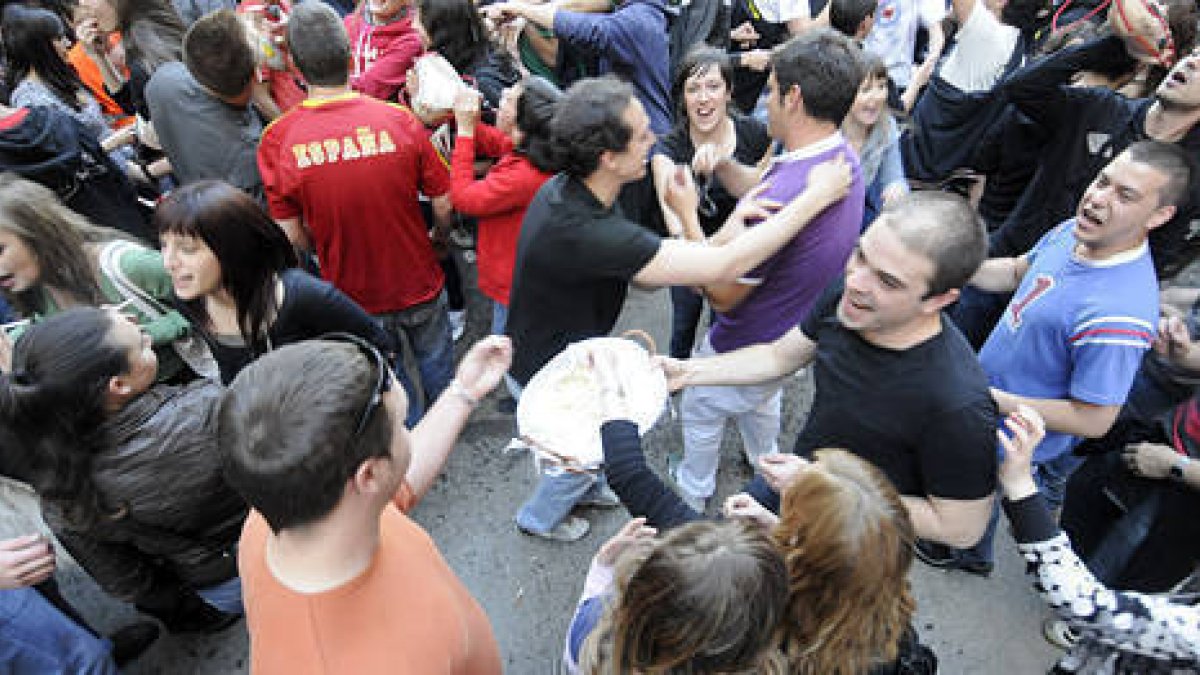 Los sorianos disfrutan el Catapán. / ÁLVARO MARTÍNEZ-