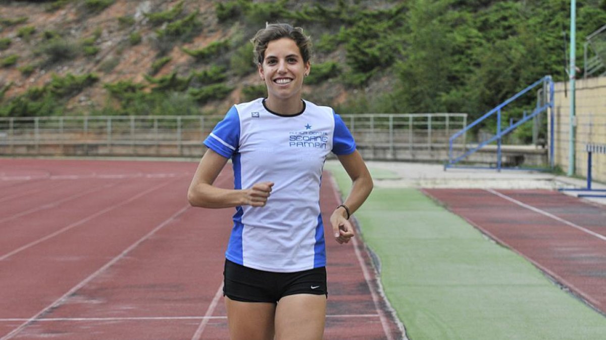 Marta Pérez Miguel en las pistas de atletismo de Los Pajaritos.-VALENTÍN GUISANDE