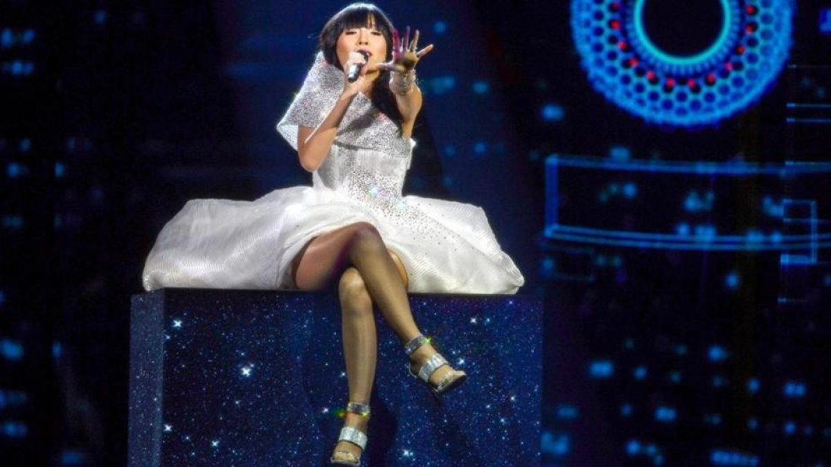 La representante de Australia en el Festival de Eurovisión, Dami Im, durante su actuación en las semifinales del jueves.-TT NEWS AGENCY