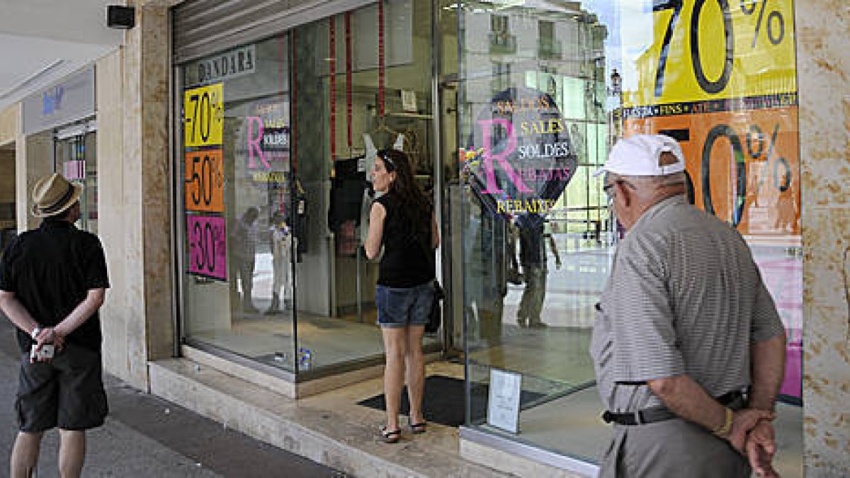 Uno de los negocios del centro que abren sus puertas durante estos días. / ÚRSULA SIERRA-