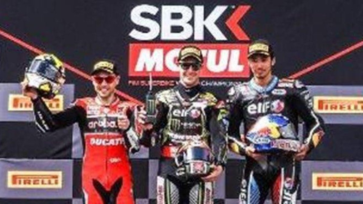 Álvaro Bautista, Jonathan Rea y Toprak Razgatlioglu, de izquierda a derecha, en el podio de hoy en Ímola (Italia).-MUNDIAL DE SUPERBIKES