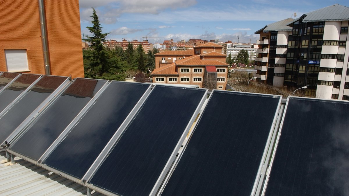 Placas solares en la residencia juvenil Gaya Nuño. HDS