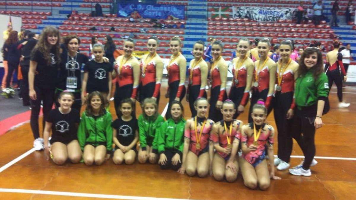 Las integrantes del C.G. Duero que el pasado sábado compitieron en el Nacional de Bilbao.-Club de Gimnasia Duero