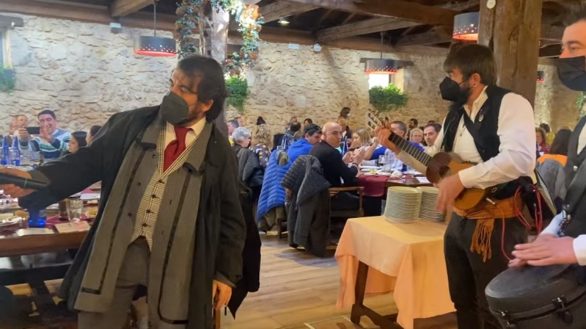 La música volvió a amenizar los salones del restaurante del Virrey Palafox. ANA HERNANDO