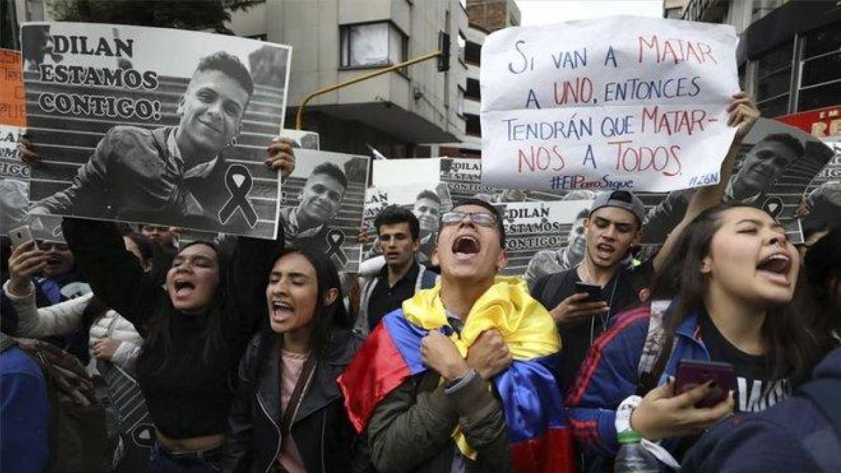 Protestas en Colombia en contra de los abusos policiales.-AP