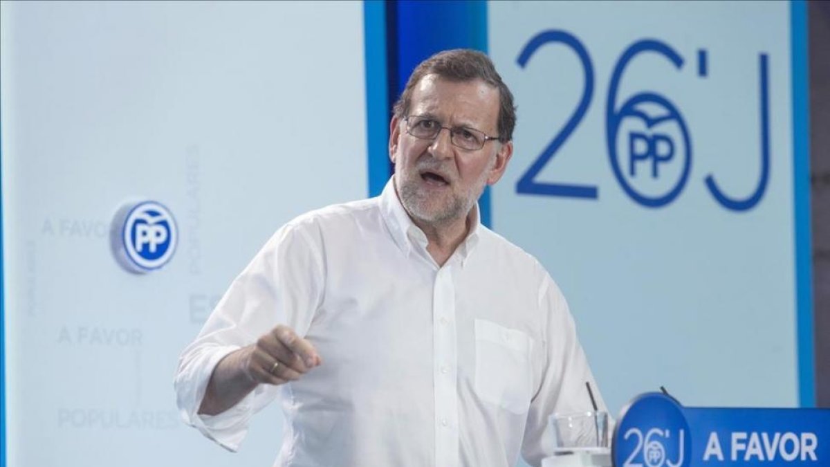 El presidente del Gobierno en funciones y candidato del PP, Mariano Rajoy, durante un mitin.-EFE
