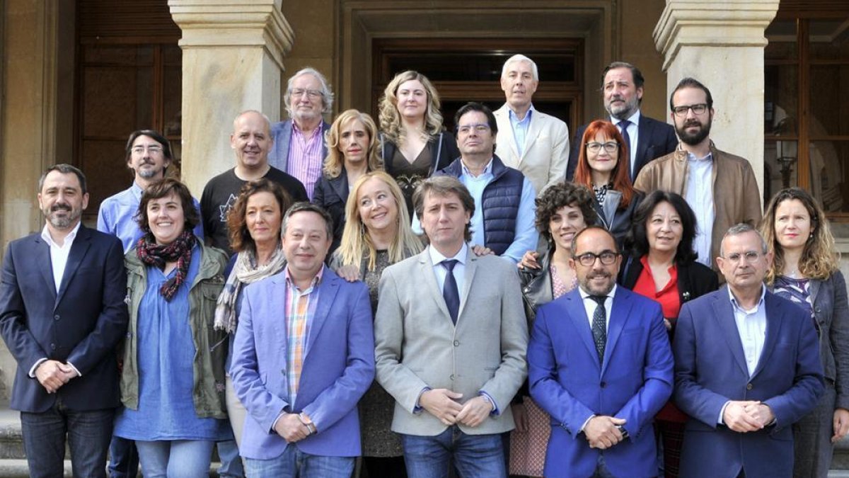 ‘Foto de familia’ de los concejales al acabar el cierre de las actas.-Valentín Guisande