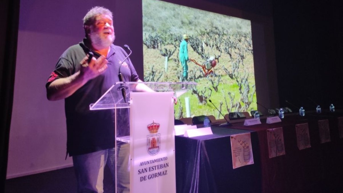 Uno de los ponentes en el V Congreso sobre la Lengua de la Vid y el Vino.-ANA HERNANDO