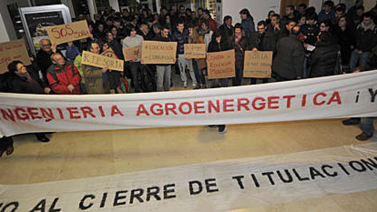 Participantes en el acto de protesta. / V. G. -