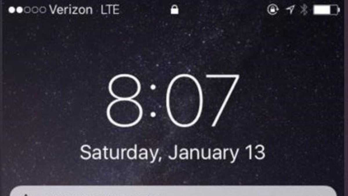 Captura de la pantalla del móvil de un ciudadano de Hawai en la que se lee el mensaje posteriormente desmentido.-EL PERIÓDICO