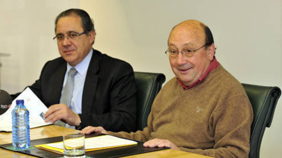Tomás Mugarza y Joaquín Alcalde en la presentación de la Gala del Deporte. / Valentín Guisande-